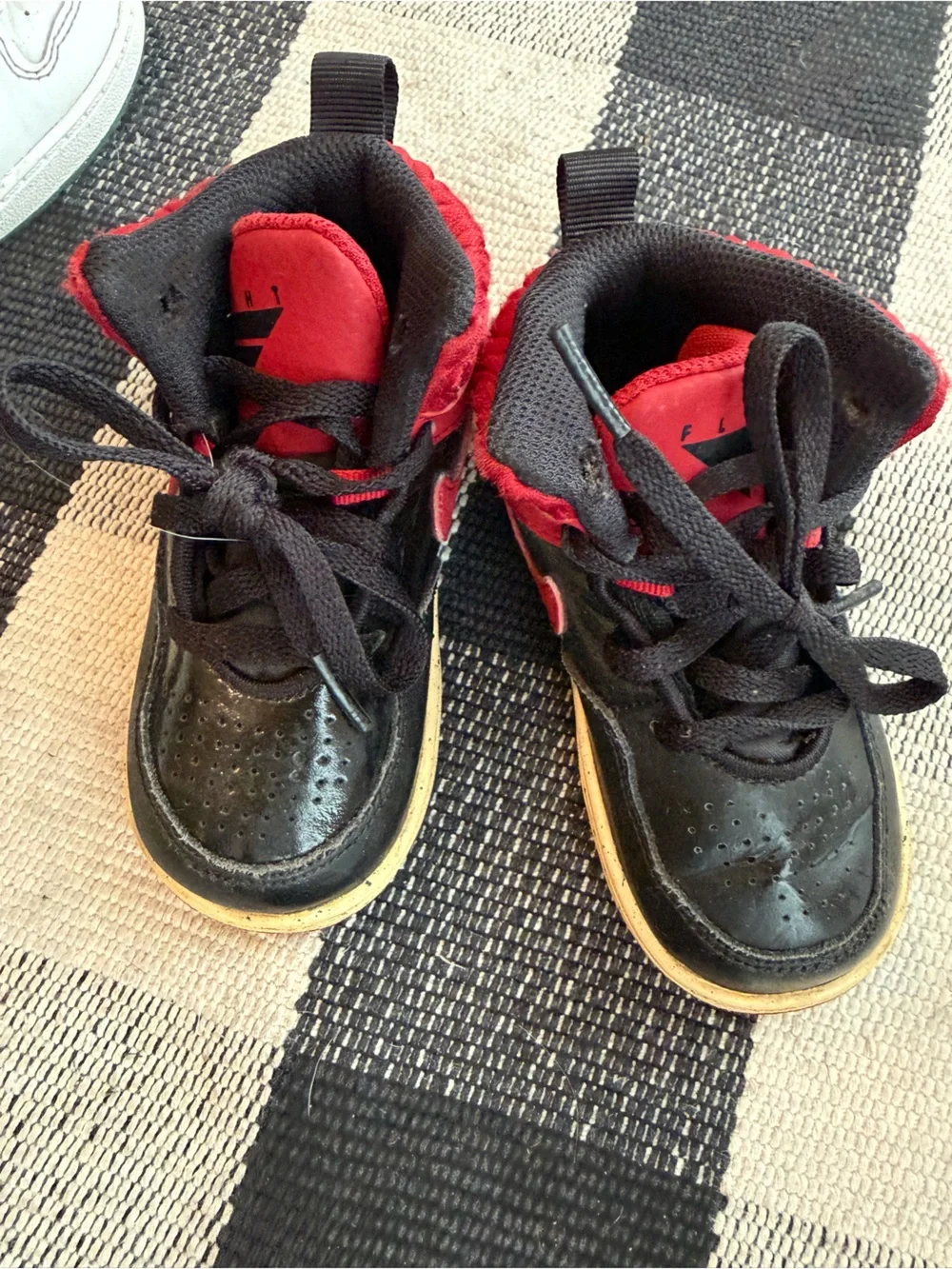 Nike Kids First Flight Toddler Black and Red High-Top Sneakers GUC Size 7C